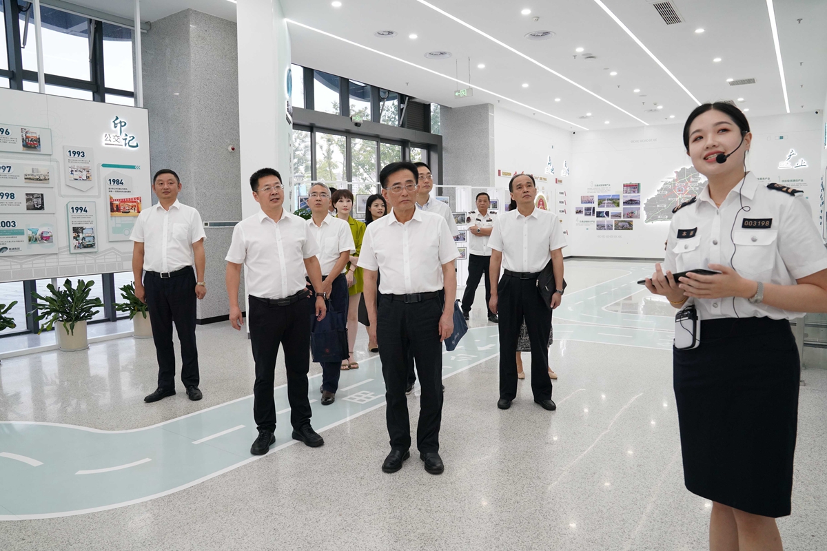 2024.9.11-1何宇?。ㄗ蠖?、薛佳平（左三）（水若石攝）.jpg